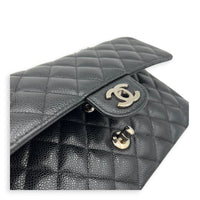Classic Medium Black Shoulder Bag in Caviar Leather, Gold hardware