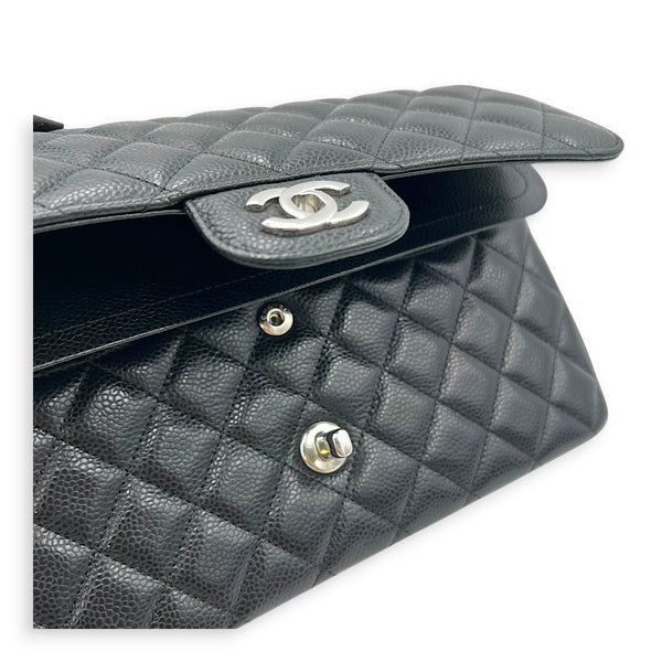 Classic Shoulder Bag Medium Black in Caviar Leather, Silver hardware
