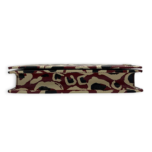 Interlocking G Wallet On Chain Red in Calfskin, Gold hardware