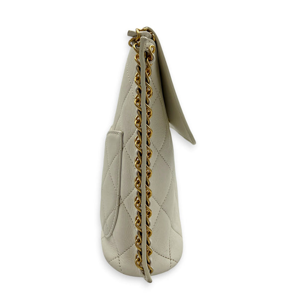 Chain Flap CC Shoulder Bag White in Calfskin, Gold hardware