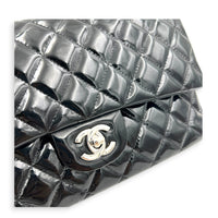 Classic Medium Black Shoulder Bag in Patent Leather, Silver hardware