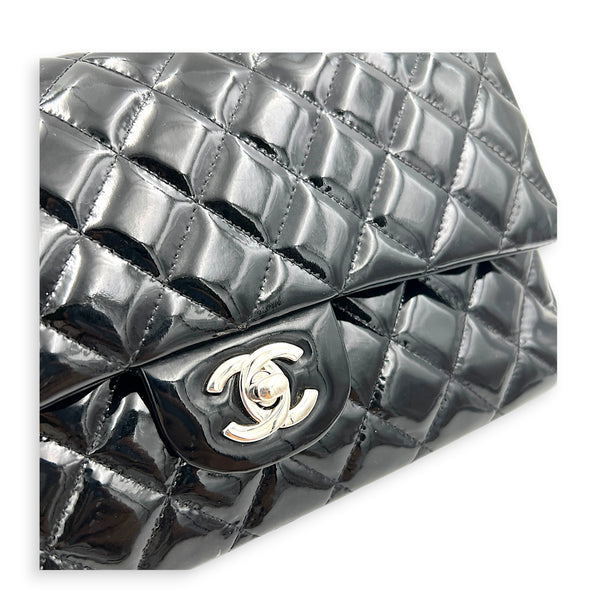Classic Medium Black Shoulder Bag in Patent Leather, Silver hardware