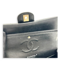 Classic Medium Black Shoulder Bag in Patent Leather, Silver hardware