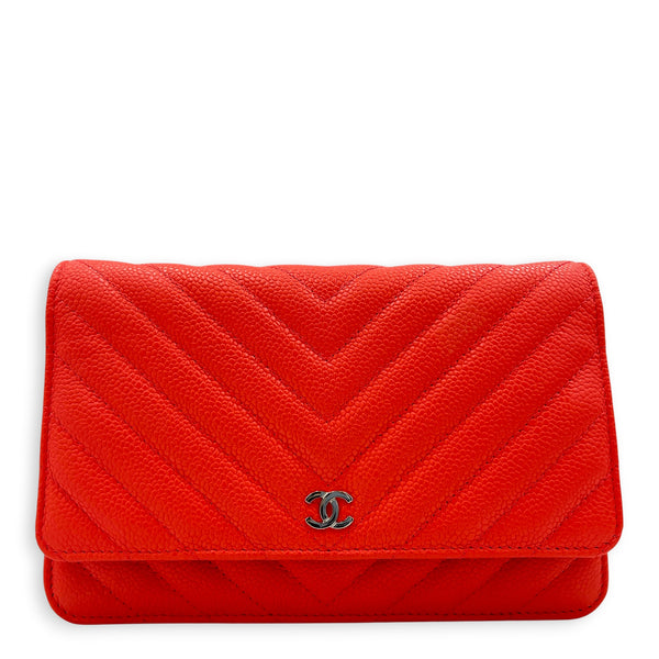 Chevron Wallet On Chain Pink in Caviar Leather, Silver hardware