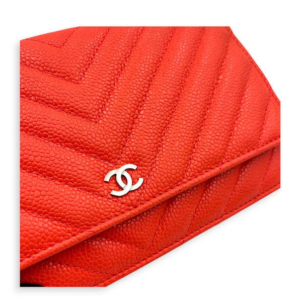 Chevron Wallet On Chain Pink in Caviar Leather, Silver hardware