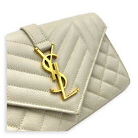 Envelope Shoulder Bag White in Grained Leather, Gold hardware