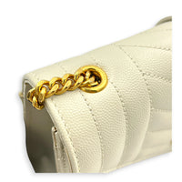 Envelope Shoulder Bag White in Grained Leather, Gold hardware