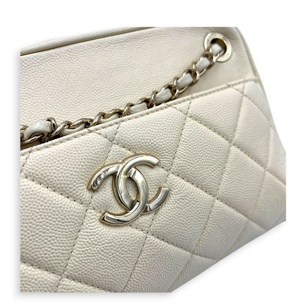 CC Camera Shoulder Bag Beige in Caviar Leather, Gold hardware