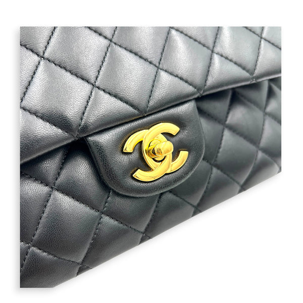 Classic Medium Black Shoulder Bag in Lambskin, Gold hardware