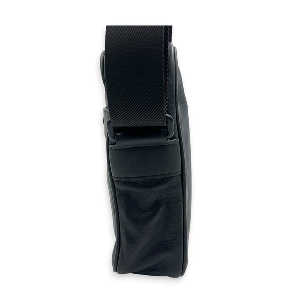 Danube Shoulder Bag Black in Calfskin, Black hardware
