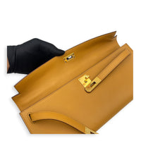 Kelly Cut Sesame Clutch in Swift, Gold hardware