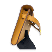 Kelly Cut Sesame Clutch in Swift, Gold hardware
