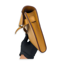 Kelly Cut Sesame Clutch in Swift, Gold hardware