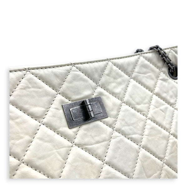 2.55 Tote Bag White in Distressed Leather, Gunmetal hardware
