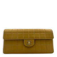 Chocolate Bar Shoulder Bag East West Beige in Lambskin, Gold hardware