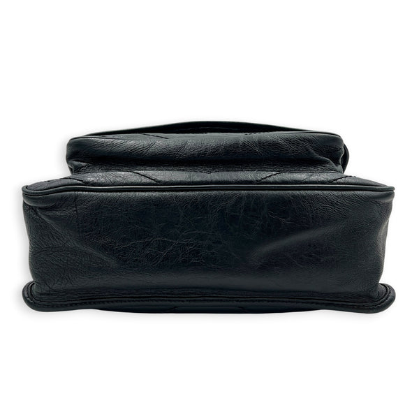 Niki Shoulder Bag Medium Black in Distressed Leather, Gunmetal hardware