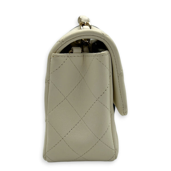 CC Shoulder Bag Bicolor in Lambskin, Gold hardware
