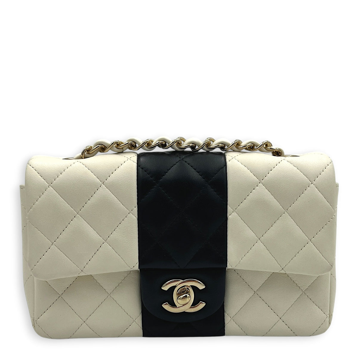 CC Shoulder Bag Bicolor in Lambskin, Gold hardware