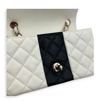 CC Shoulder Bag Bicolor in Lambskin, Gold hardware