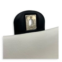 CC Shoulder Bag Bicolor in Lambskin, Gold hardware
