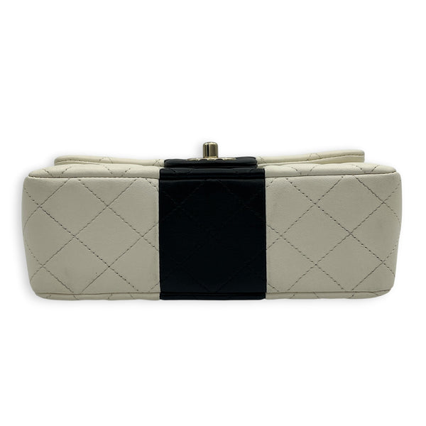 CC Shoulder Bag Bicolor in Lambskin, Gold hardware
