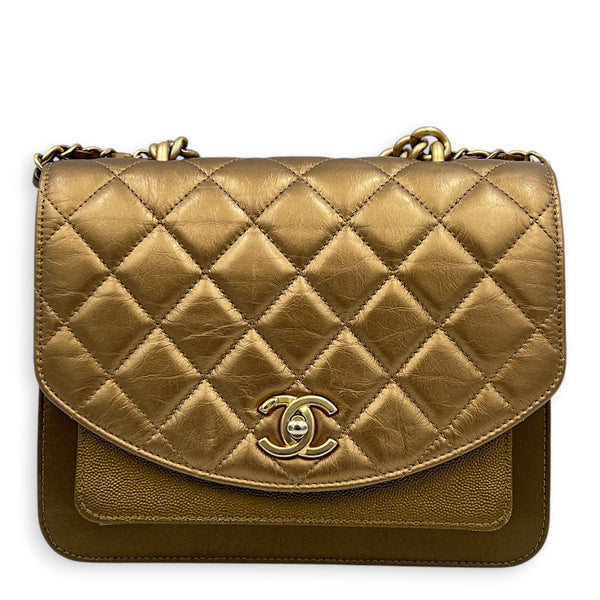 CC Seasonal Flap Gold Shoulder Bag in Calfskin, Gold hardware