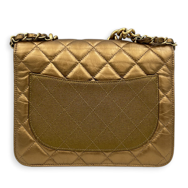 CC Seasonal Flap Gold Shoulder Bag in Calfskin, Gold hardware