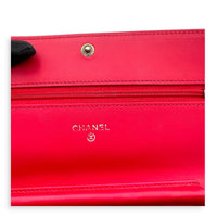 CC Red Wallet On Chain in Caviar Leather, Silver hardware