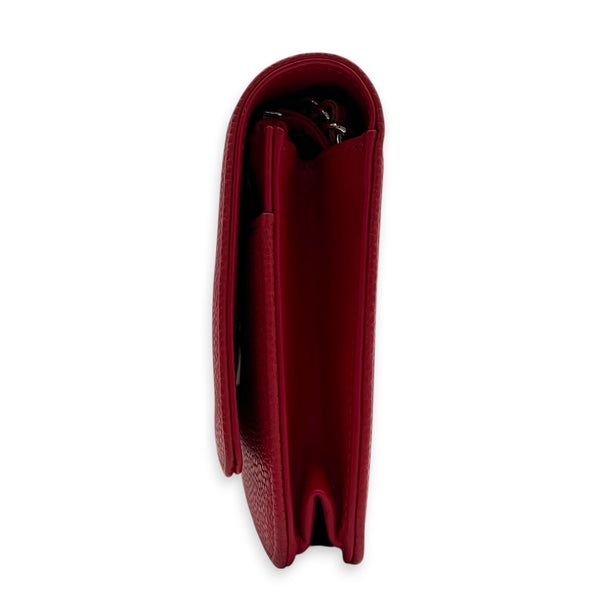 CC Red Wallet On Chain in Caviar Leather, Silver hardware