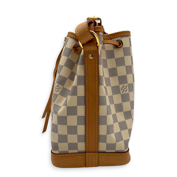 Noe Bucket Bag White in Coated Canvas, Gold hardware