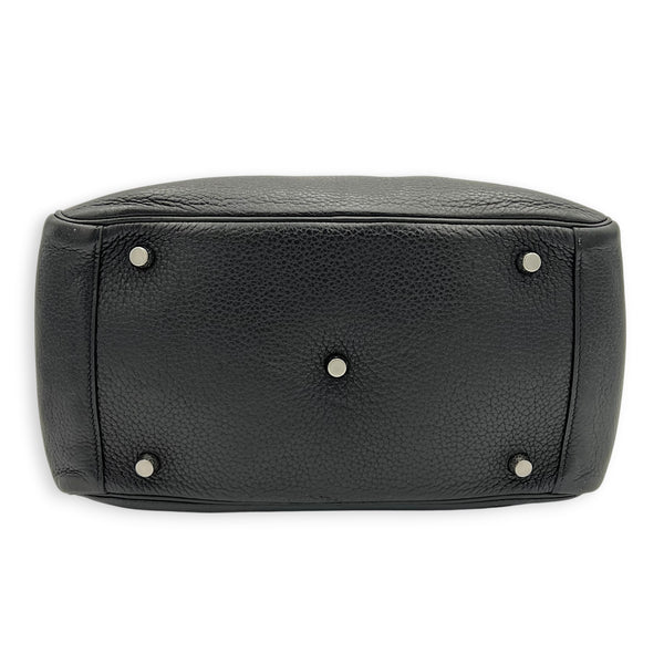 Lindy 30 Black Shoulder Bag in Clemence, Palladium hardware