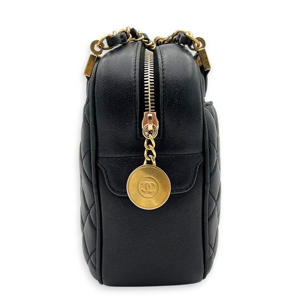CC Shoulder Bag Black in Lambskin, Gold hardware