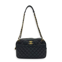 CC Shoulder Bag Black in Lambskin, Gold hardware