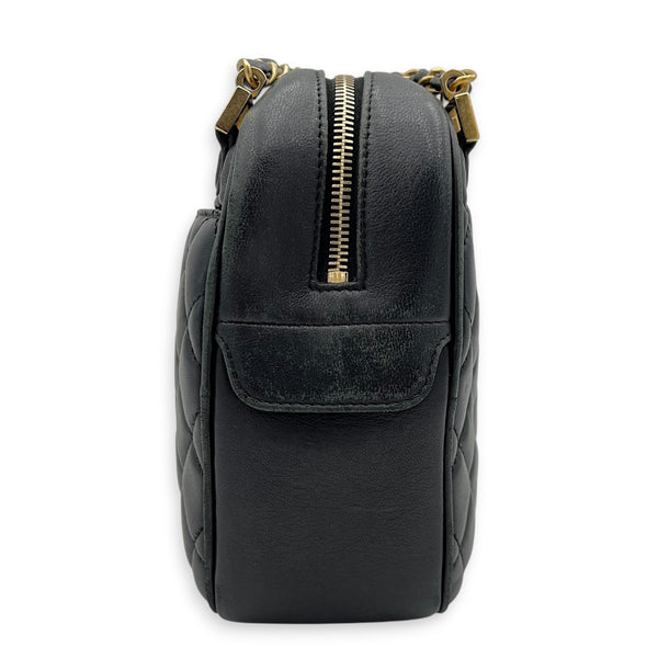 CC Shoulder Bag Black in Lambskin, Gold hardware