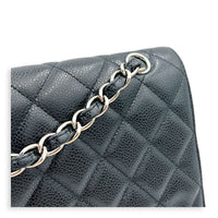 Classic Shoulder Bag Single Flap Maxi Black in Caviar Leather, Silver hardware