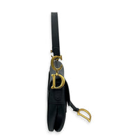 Saddle Medium Black Shoulder Bag in Calfskin, Gold hardware