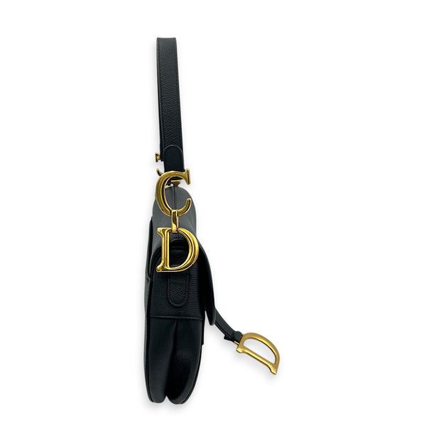 Saddle Medium Black Shoulder Bag in Calfskin, Gold hardware