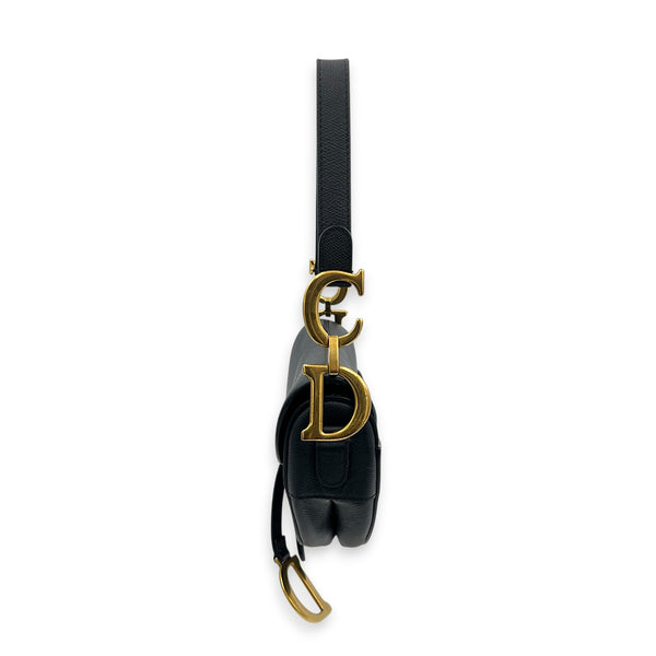 Saddle Medium Black Shoulder Bag in Calfskin, Gold hardware