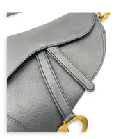 Saddle Medium Black Shoulder Bag in Calfskin, Gold hardware