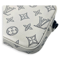 Alpha Wearable Wallet Shoulder Bag White in Monogram Empreinte Leather, Silver hardware