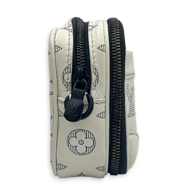 Alpha Wearable Wallet Shoulder Bag White in Monogram Empreinte Leather, Silver hardware