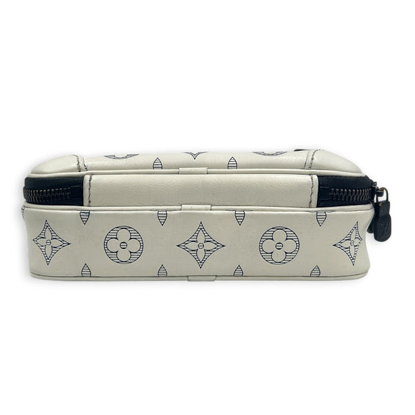 Alpha Wearable Wallet Shoulder Bag White in Monogram Empreinte Leather, Silver hardware