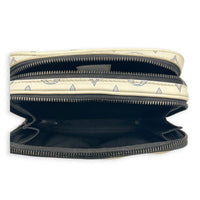 Alpha Wearable Wallet Shoulder Bag White in Monogram Empreinte Leather, Silver hardware