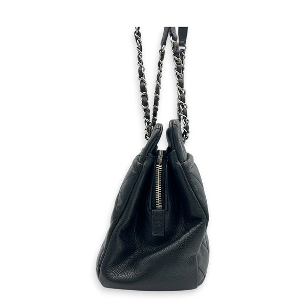 Timeless CC Black Shoulder Bag in Caviar Leather, Silver hardware