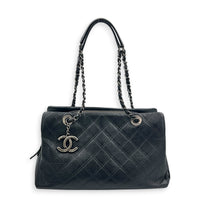 Boston Shoulder Bag Black in Calfskin, Silver hardware