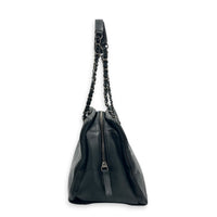 Boston Shoulder Bag Black in Calfskin, Silver hardware