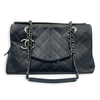 Boston Shoulder Bag Black in Calfskin, Silver hardware