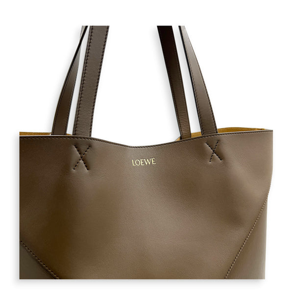 Puzzle Fold Tote Bag Medium Green in Calfskin, Gold hardware