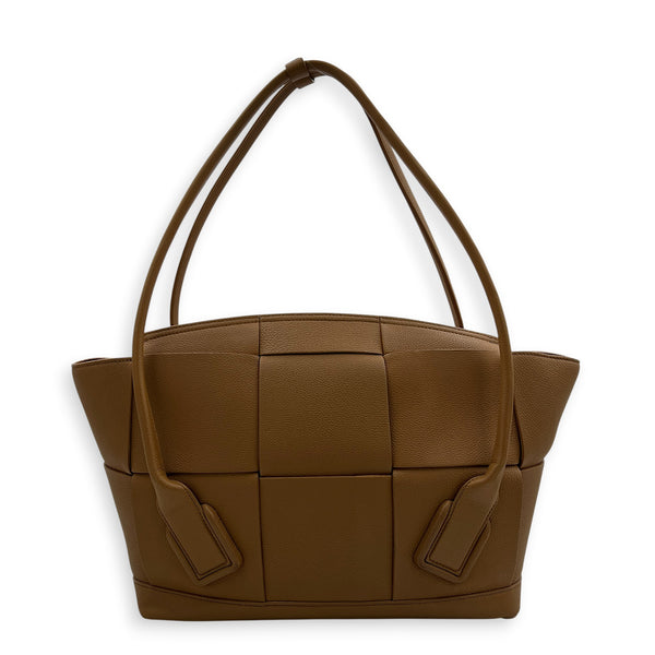 Arco Shoulder Bag Brown in Calfskin, Gold hardware