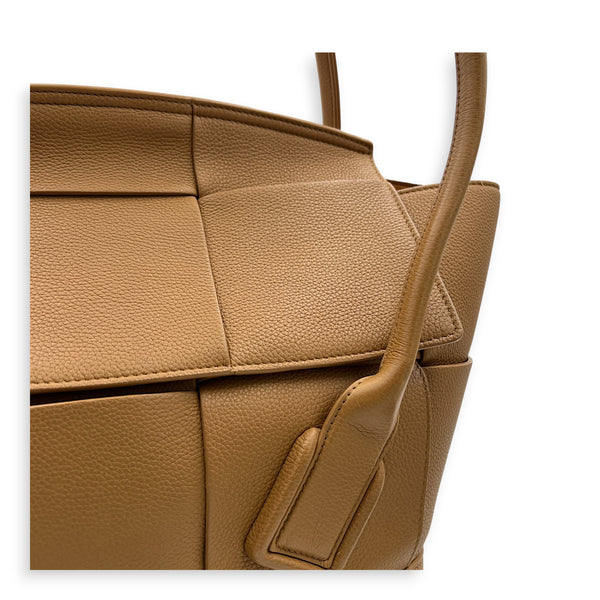 Arco Shoulder Bag Brown in Calfskin, Gold hardware